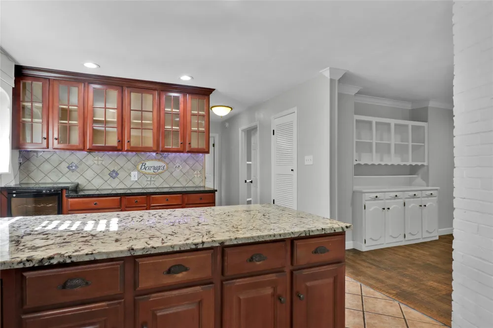 2706 Oak Cliff Lane Arlington, TX 76012