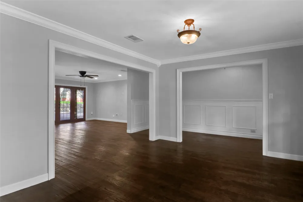 2706 Oak Cliff Lane Arlington, TX 76012