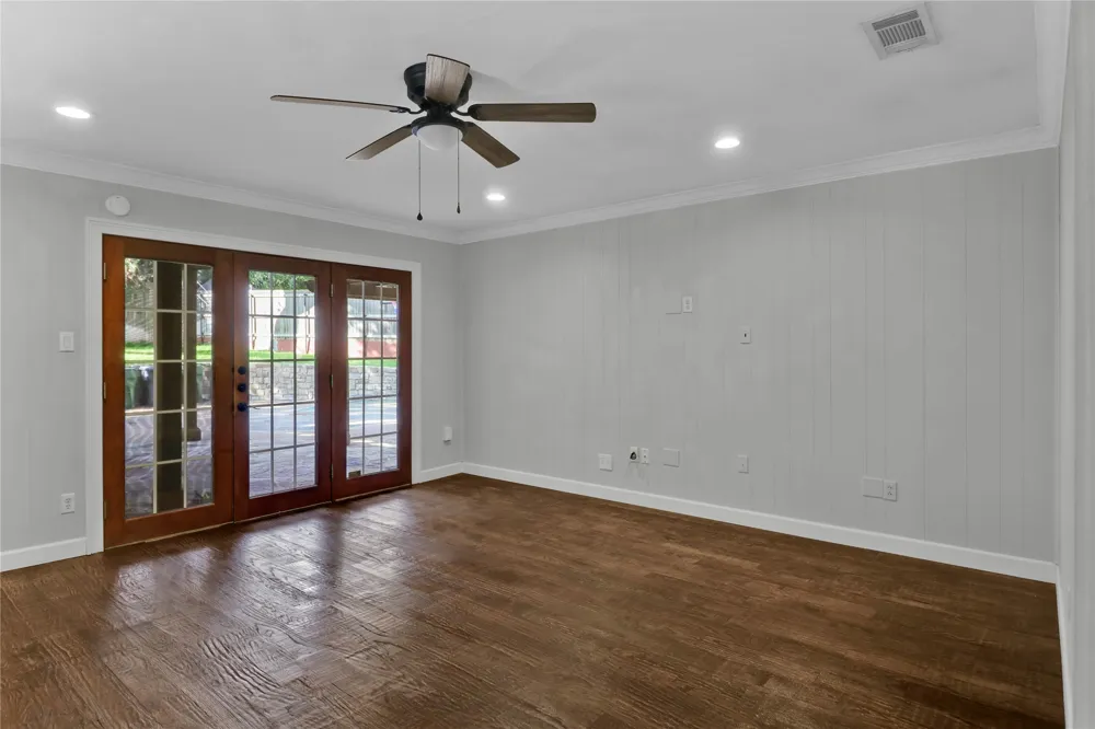 2706 Oak Cliff Lane Arlington, TX 76012
