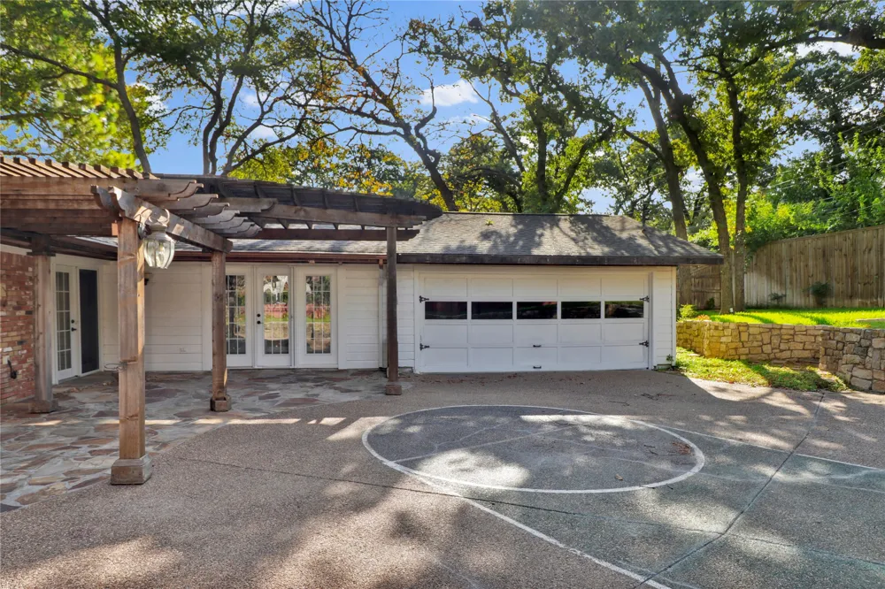 2706 Oak Cliff Lane Arlington, TX 76012