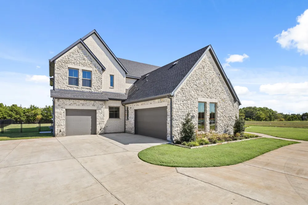 324 Chapel View Court Heath, TX 75032