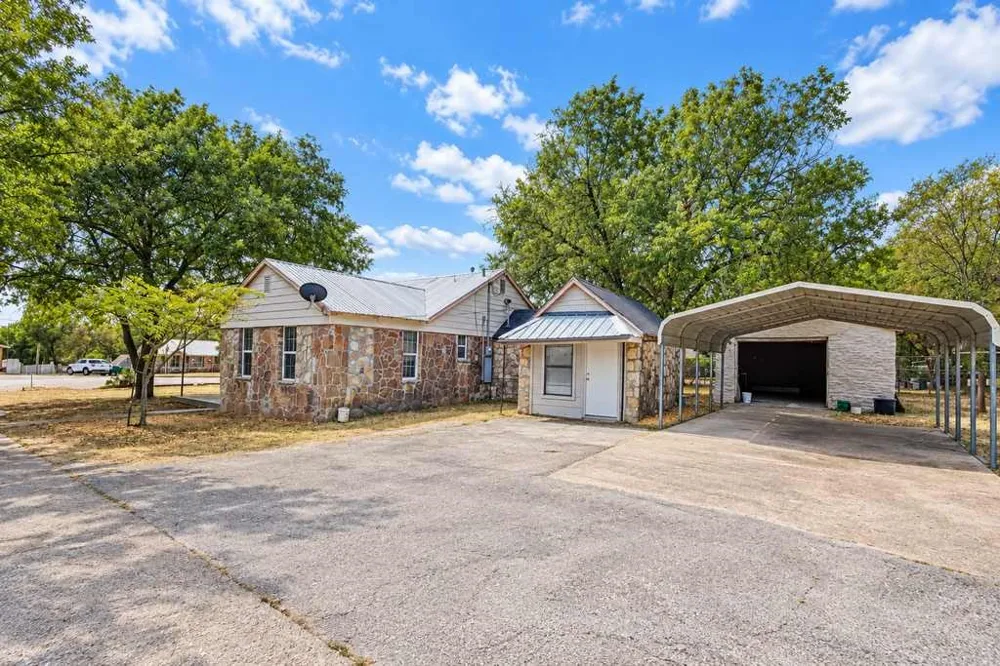 1115 W Main Street Gatesville, TX 76528