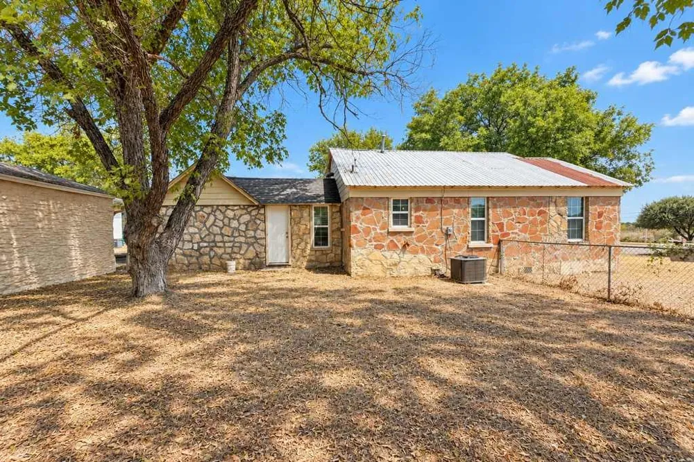 1115 W Main Street Gatesville, TX 76528