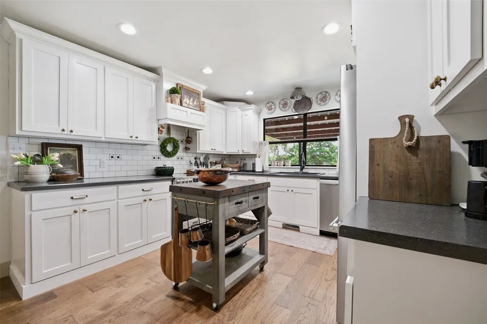 501 Five Lakes Sulphur, OK 73086