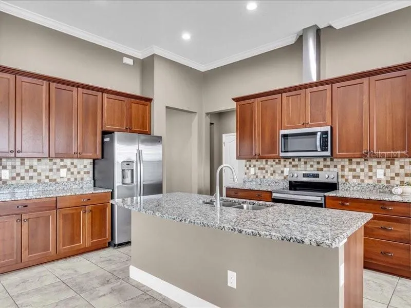 5054 LAKE TOSCANA DRIVE Wimauma, FL 33598