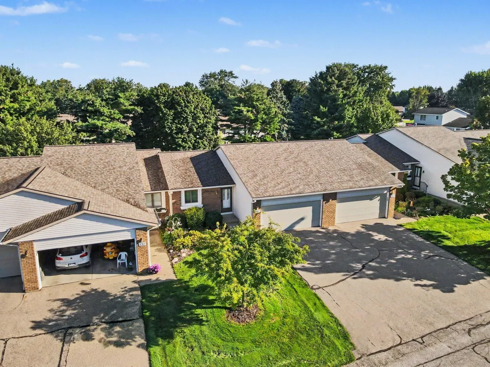 901 Creekridge Drive Laketown Township, MI 49423