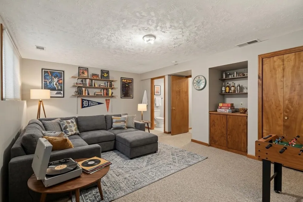 901 Creekridge Drive Laketown Township, MI 49423