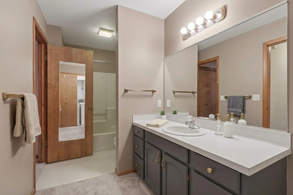 901 Creekridge Drive Laketown Township, MI 49423