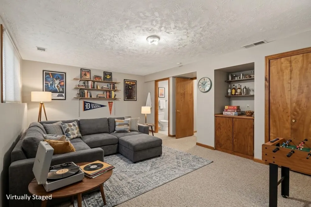 901 Creekridge Drive Laketown Township, MI 49423