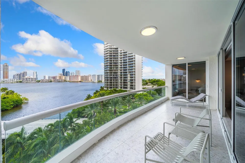 6000 Island Blvd #707 Aventura, FL 33160