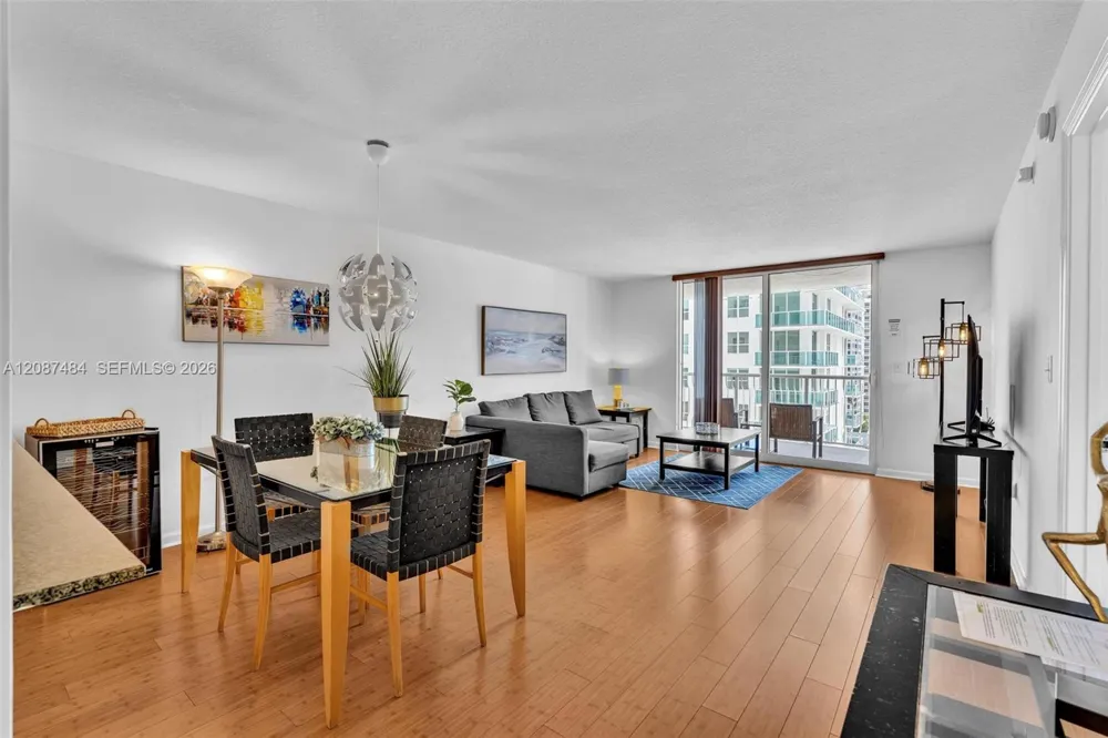 1200 Brickell Bay Dr #2119 Miami, FL 33131