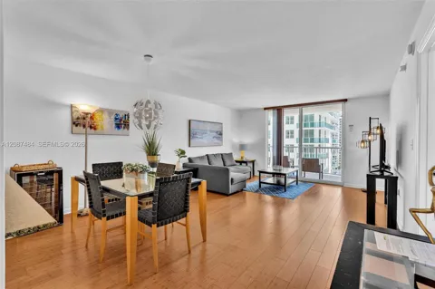 1200 Brickell Bay Dr #2119