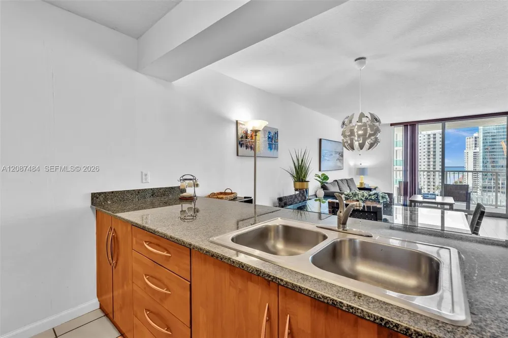1200 Brickell Bay Dr #2119 Miami, FL 33131