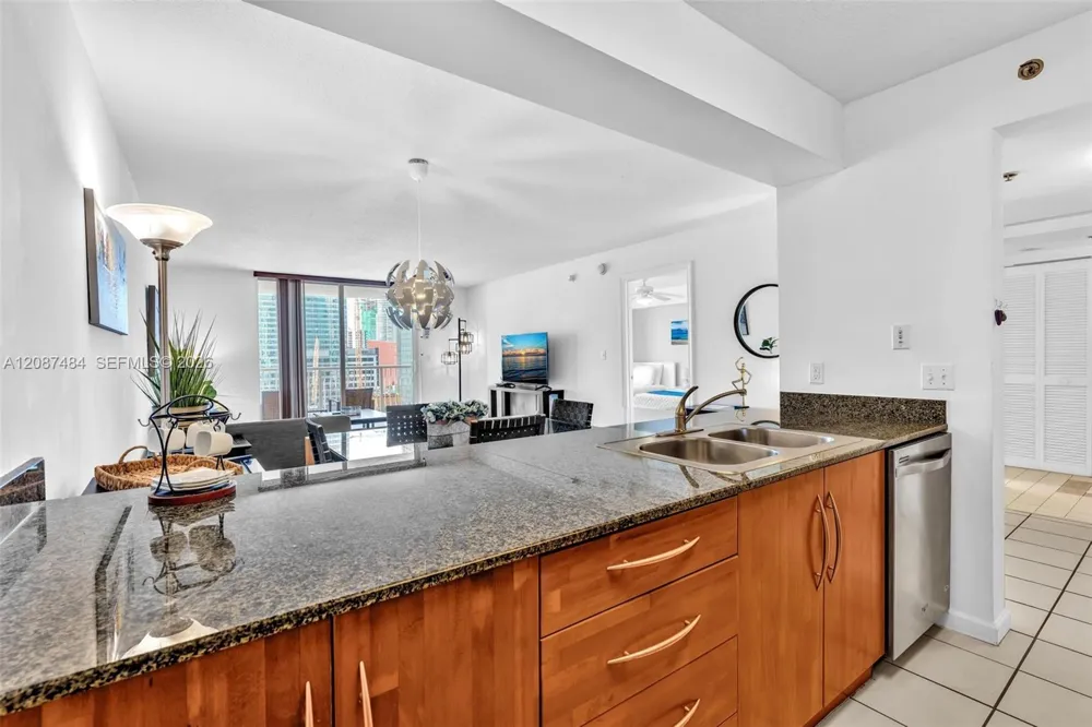1200 Brickell Bay Dr #2119 Miami, FL 33131