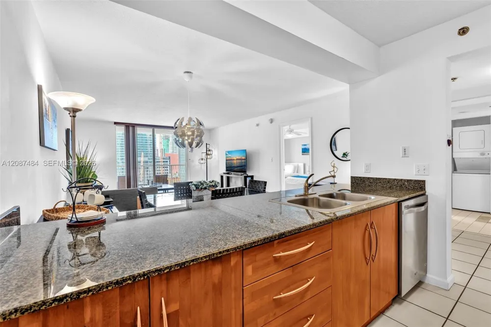 1200 Brickell Bay Dr #2119 Miami, FL 33131