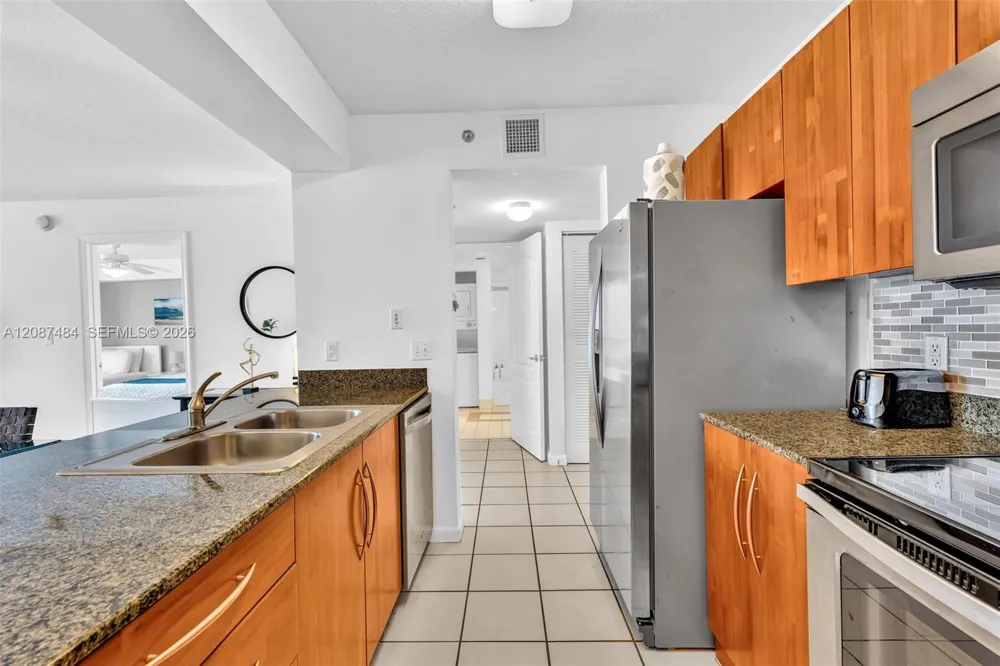 1200 Brickell Bay Dr #2119 Miami, FL 33131