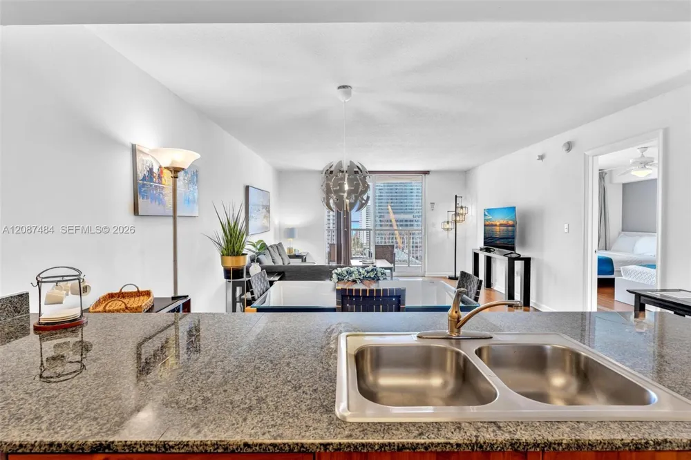 1200 Brickell Bay Dr #2119 Miami, FL 33131