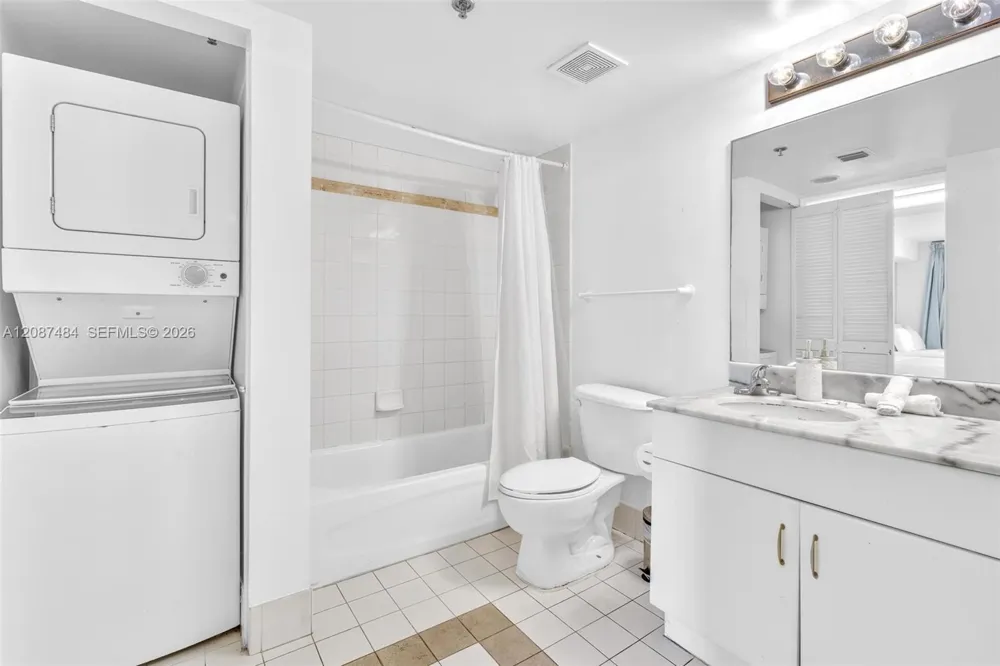 1200 Brickell Bay Dr #2119 Miami, FL 33131