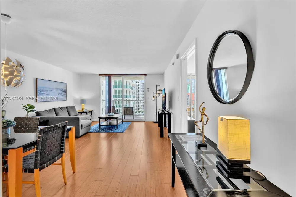 1200 Brickell Bay Dr #2119 Miami, FL 33131