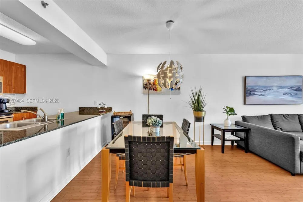 1200 Brickell Bay Dr #2119 Miami, FL 33131