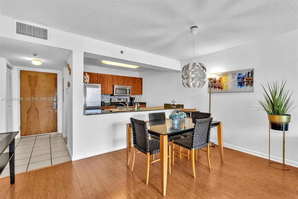 1200 Brickell Bay Dr #2119 Miami, FL 33131