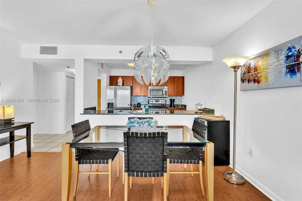 1200 Brickell Bay Dr #2119 Miami, FL 33131