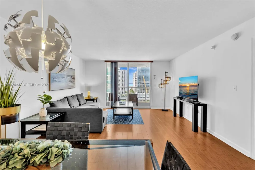 1200 Brickell Bay Dr #2119 Miami, FL 33131