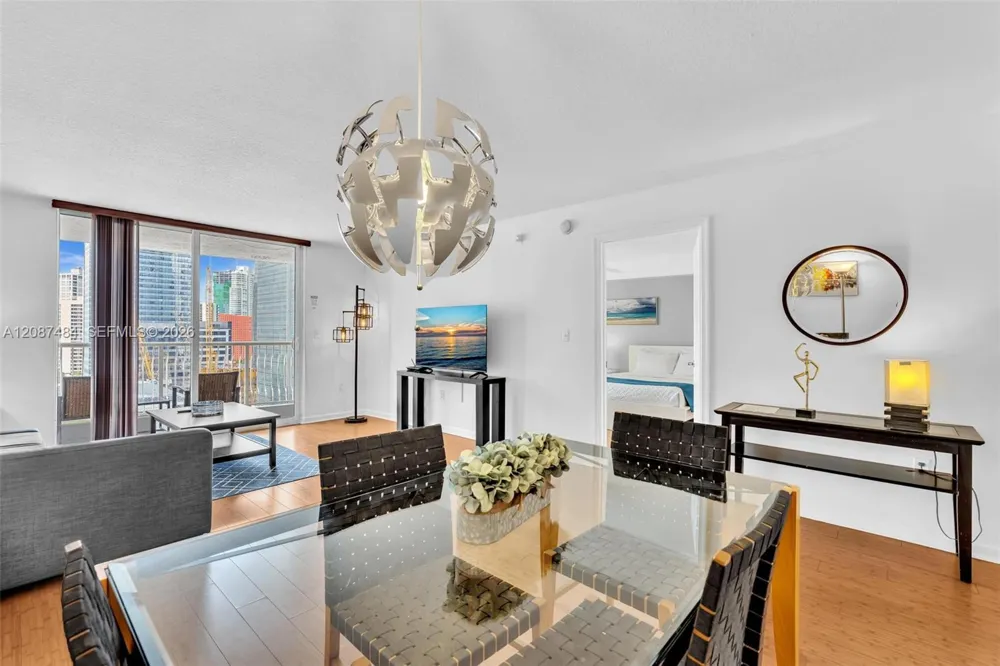 1200 Brickell Bay Dr #2119 Miami, FL 33131