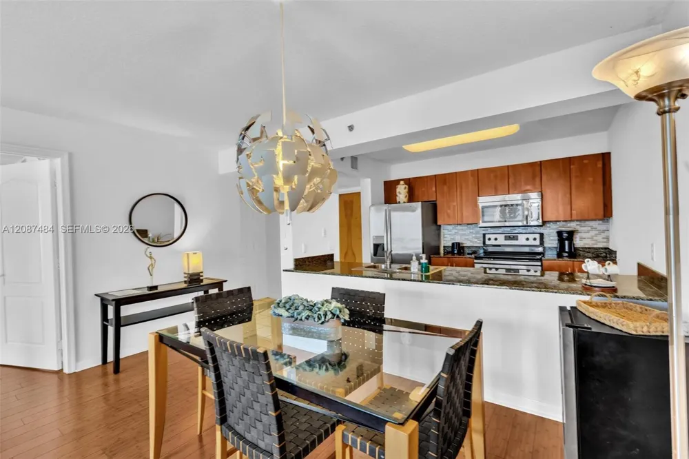 1200 Brickell Bay Dr #2119 Miami, FL 33131