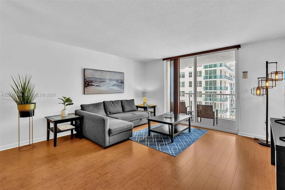 1200 Brickell Bay Dr #2119 Miami, FL 33131
