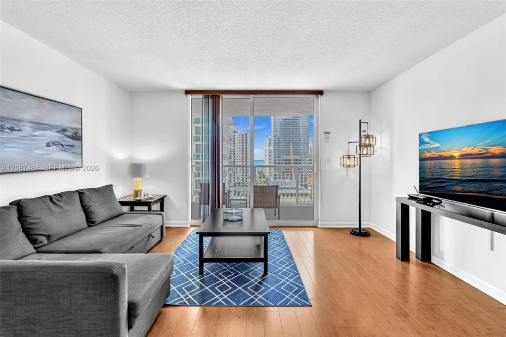 1200 Brickell Bay Dr #2119 Miami, FL 33131