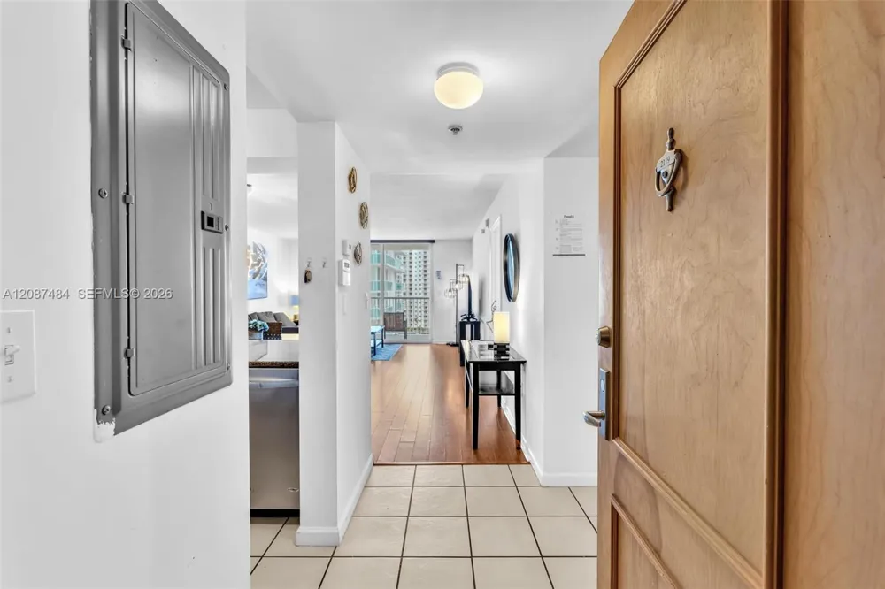 1200 Brickell Bay Dr #2119 Miami, FL 33131