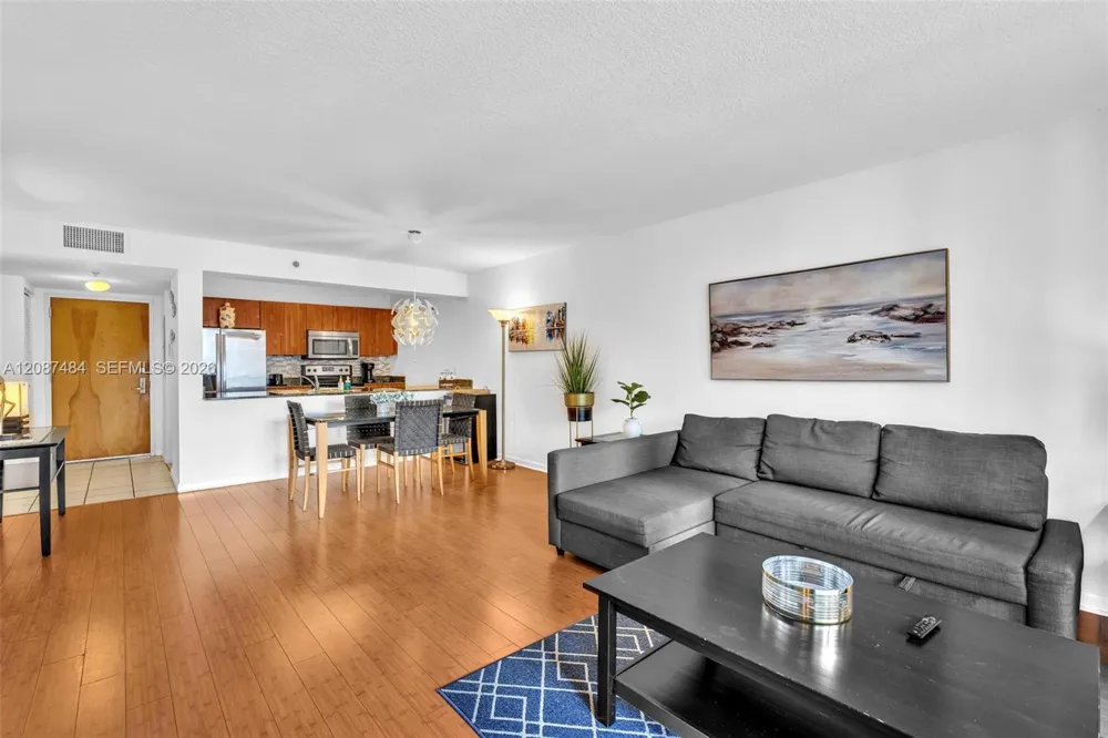 1200 Brickell Bay Dr #2119 Miami, FL 33131