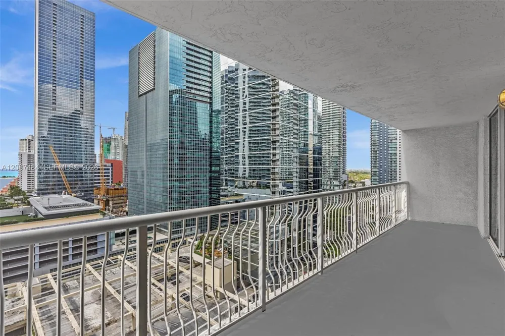 1200 Brickell Bay Dr #2119 Miami, FL 33131