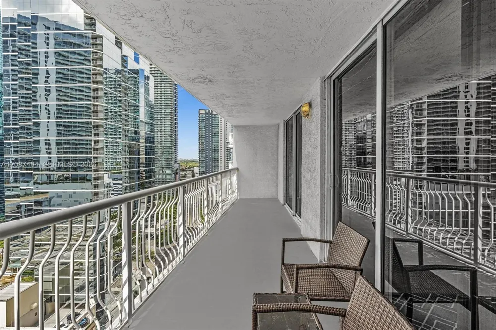 1200 Brickell Bay Dr #2119 Miami, FL 33131