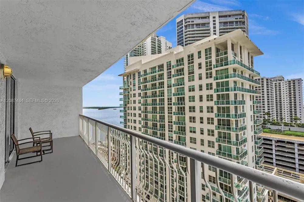 1200 Brickell Bay Dr #2119 Miami, FL 33131