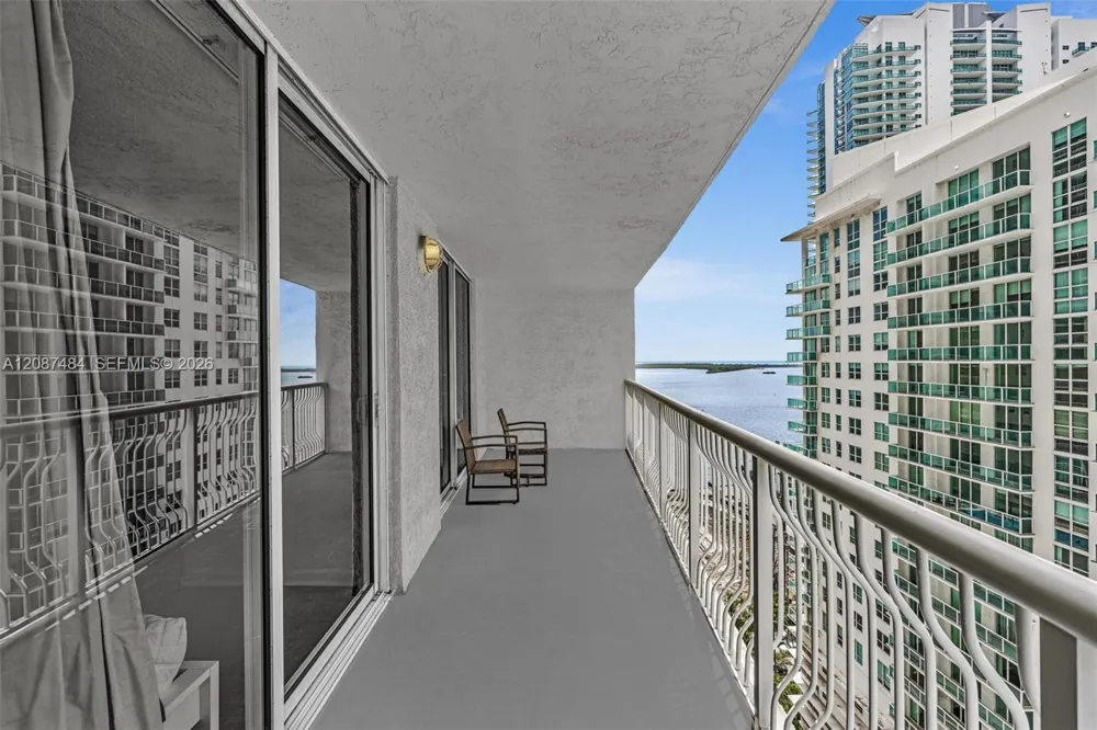 1200 Brickell Bay Dr #2119 Miami, FL 33131