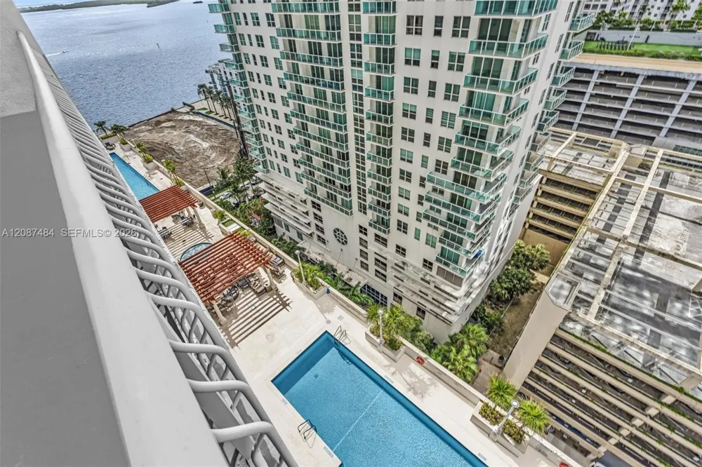 1200 Brickell Bay Dr #2119 Miami, FL 33131