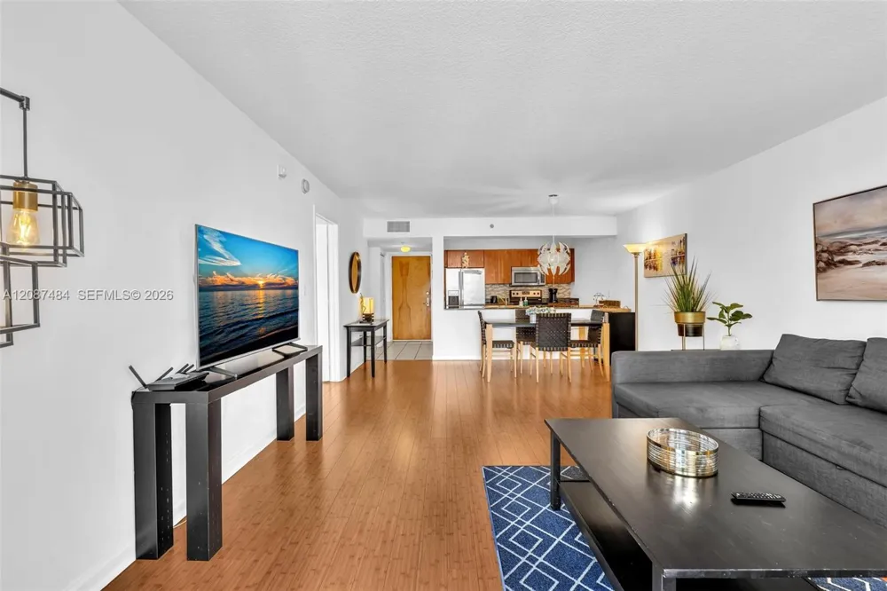 1200 Brickell Bay Dr #2119 Miami, FL 33131