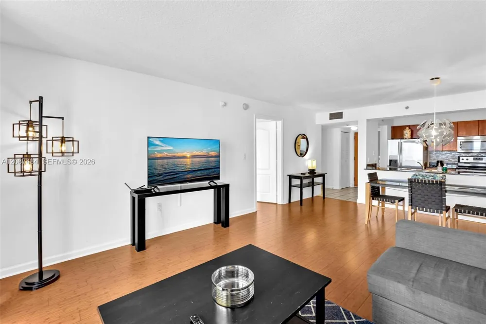 1200 Brickell Bay Dr #2119 Miami, FL 33131