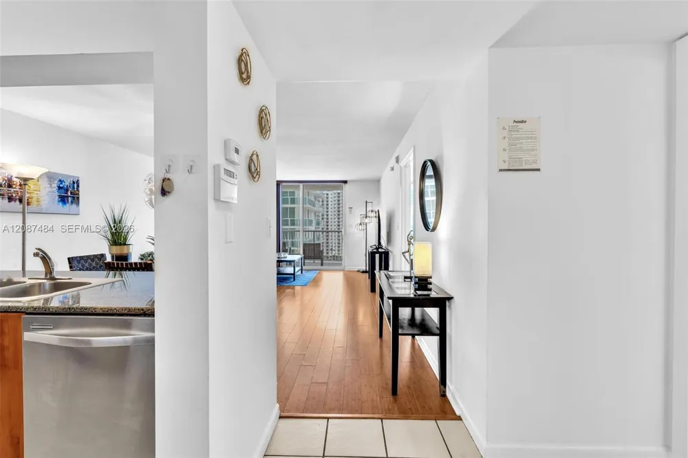 1200 Brickell Bay Dr #2119 Miami, FL 33131