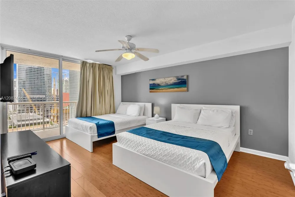 1200 Brickell Bay Dr #2119 Miami, FL 33131