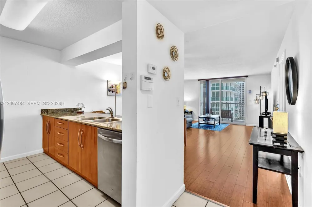 1200 Brickell Bay Dr #2119 Miami, FL 33131
