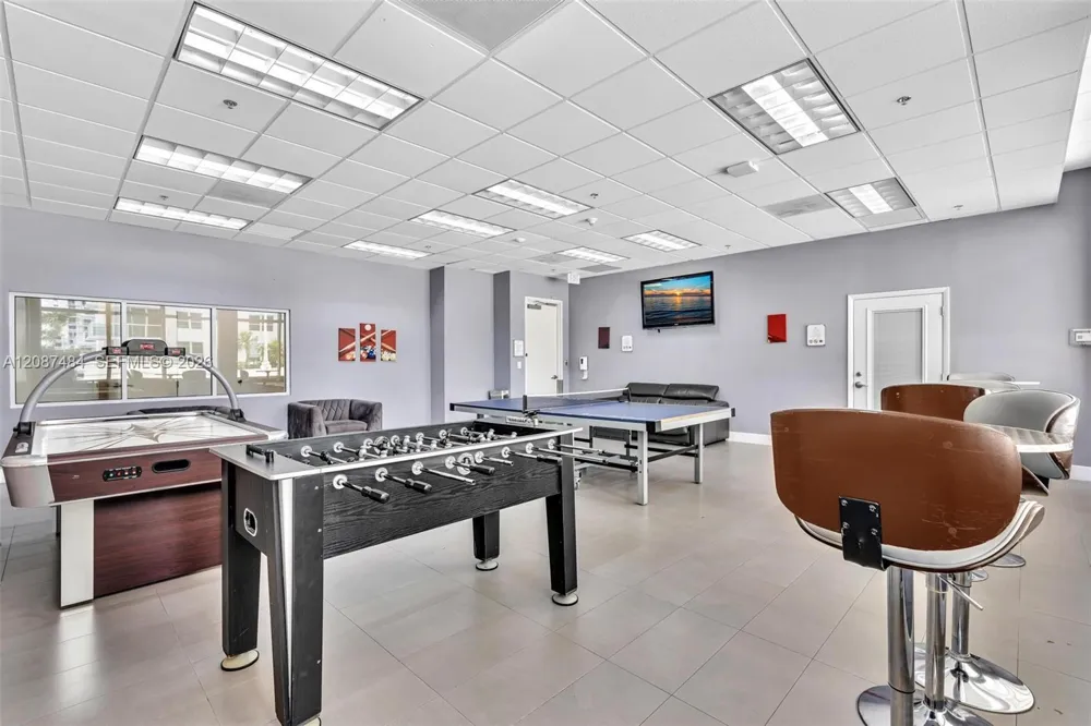 1200 Brickell Bay Dr #2119 Miami, FL 33131
