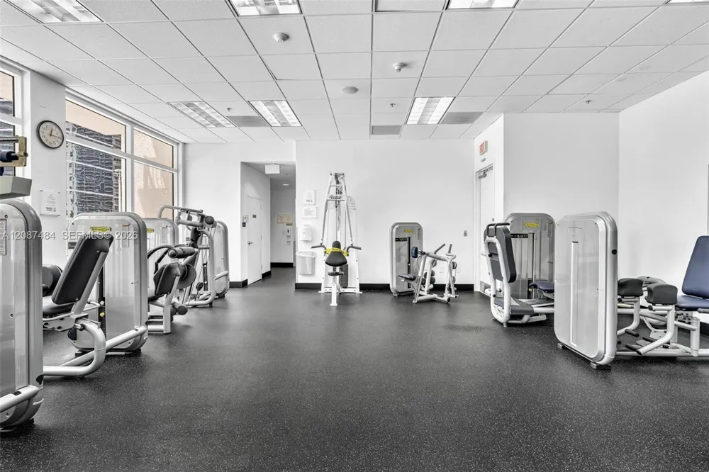1200 Brickell Bay Dr #2119 Miami, FL 33131