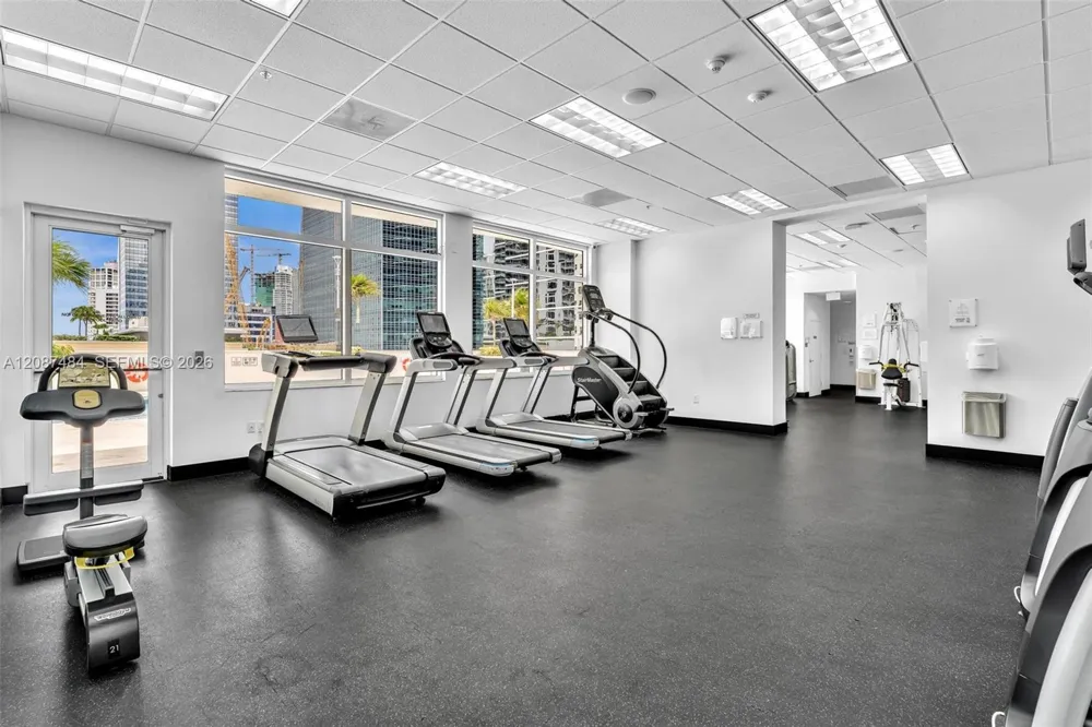 1200 Brickell Bay Dr #2119 Miami, FL 33131