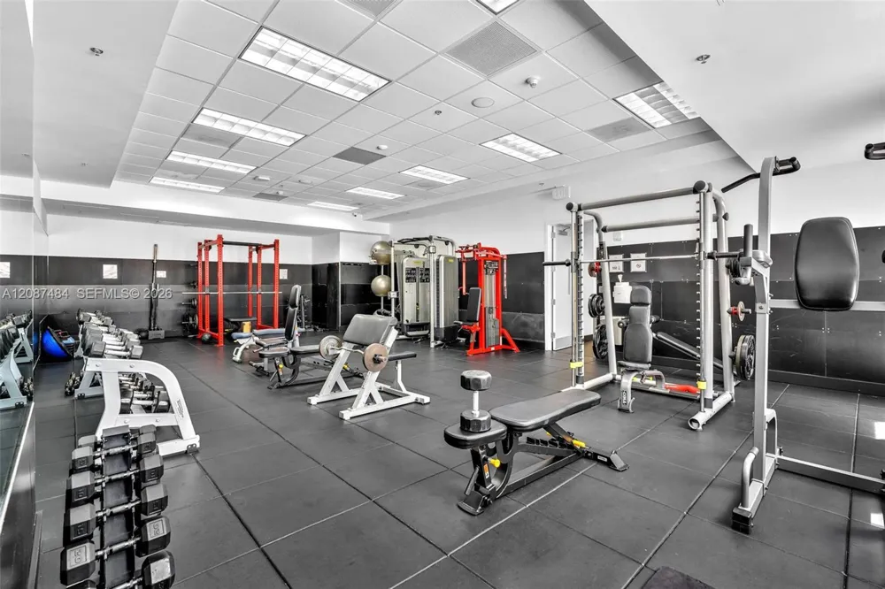 1200 Brickell Bay Dr #2119 Miami, FL 33131