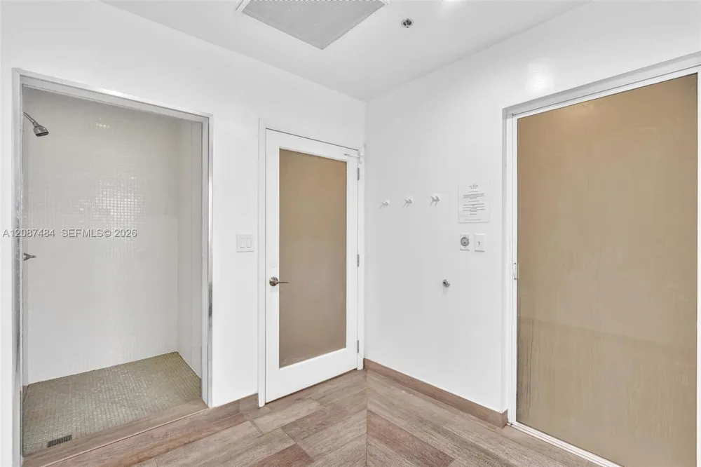 1200 Brickell Bay Dr #2119 Miami, FL 33131