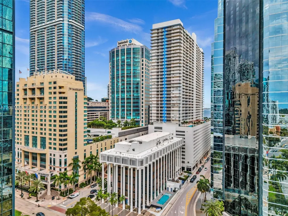 1200 Brickell Bay Dr #2119 Miami, FL 33131
