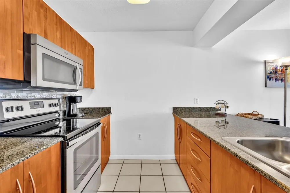 1200 Brickell Bay Dr #2119 Miami, FL 33131
